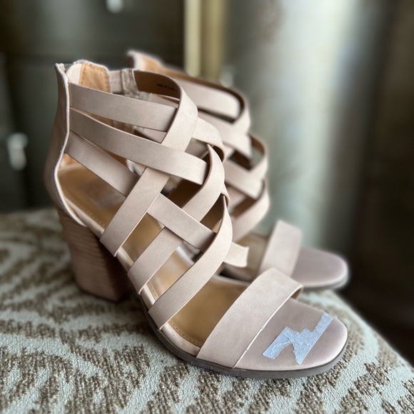 Nude strappy booties sandals - Picture 7 of 13